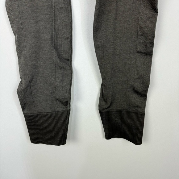 Lululemon Olive Green Seamless Cropped Leggings athletic athleisure - Picture 3 of 4